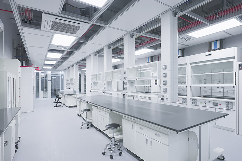 乌拉特中实验室革新：安全与科技的现代融合